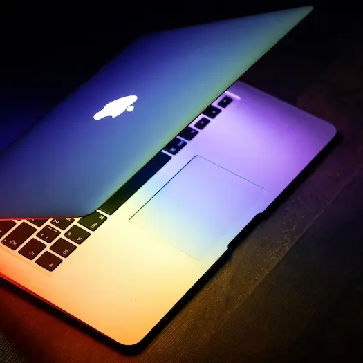 Halv-lukket MacBook